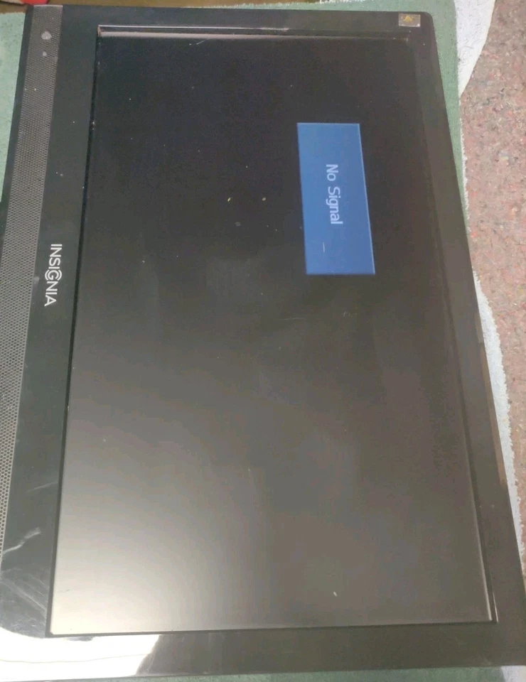 Insignia NS-19E320A13 19 inch LCD TV HDMI Flat Screen Television - Image 2 of 4