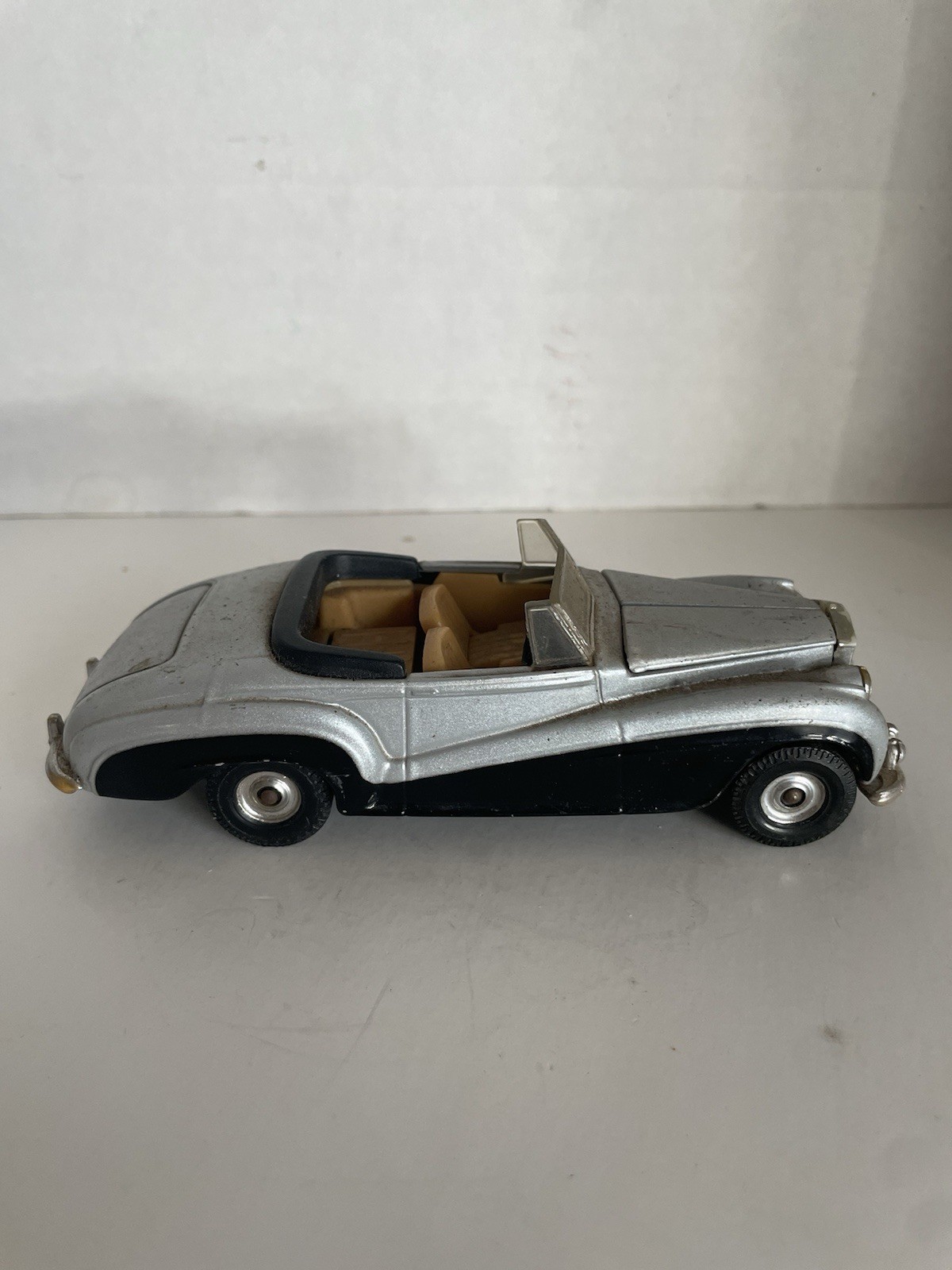 Picture 1 of 4