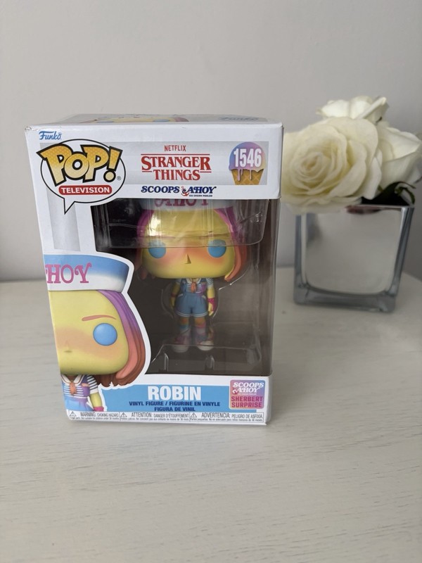 Funko Pop! Robin Scoops Ahoy Sherbet Suprise #1546 - Stranger Things. ￼