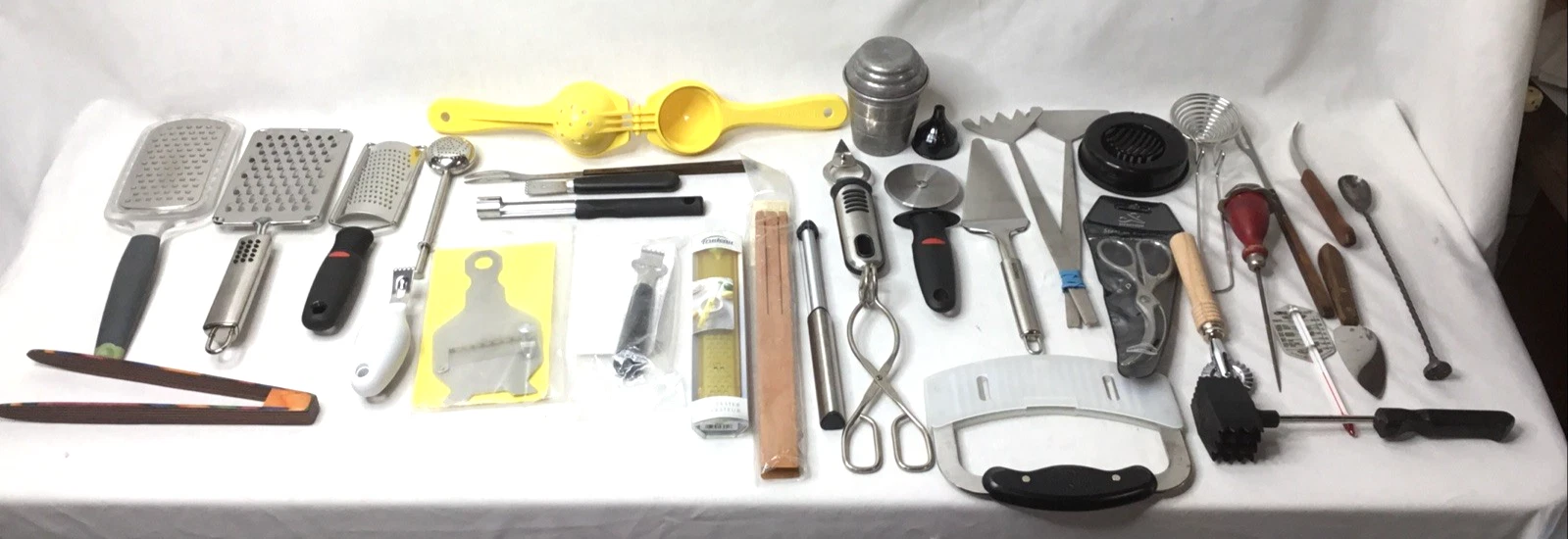 Large Lot Kitchen Gadgets & Utensils Pampered Chef OXO Zyliss Premax Italy Japan
Opens in a new wind