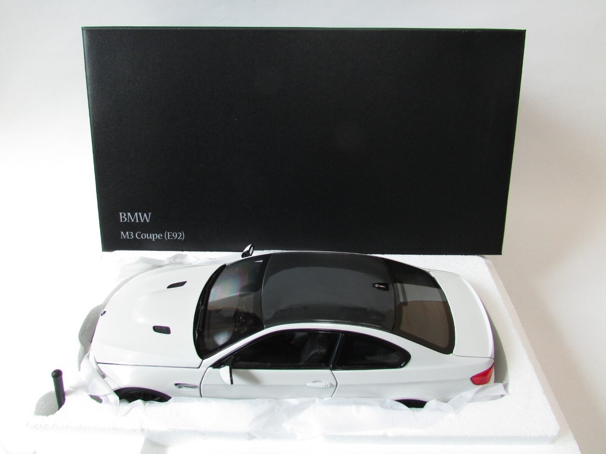 1/18 KYOSHO BMW E92 M3 COUPE ALPINE WHITE. BBS CARBON ROOF