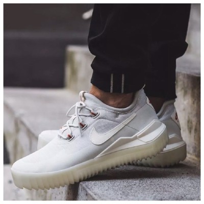 nike air wild white