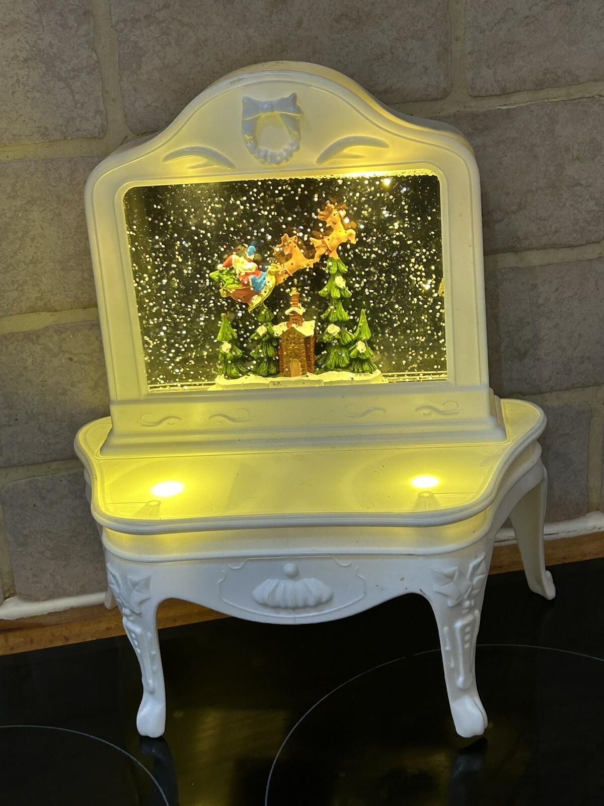 FREE STANDING LIGHT UP MUSICAL DRESSING TABLE CHRISTMAS DECORATION