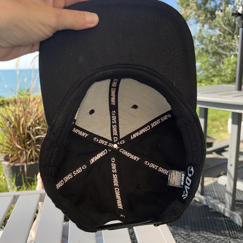 DVS Shoe Company Mütze Kappe Gummi Logo auf Tweedstoff vorne schwarz weiß Druckknopflasche - Bild 8 von 10