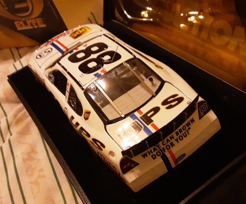 Dale Jarrett Autographed 1:24 2005 Herbie Fully Loaded 1 of 600 NASCAR - Picture 6 of 11