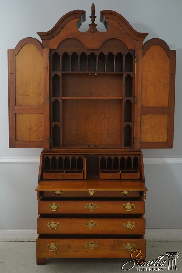 69517: Escritorio de secretaria HICKORY CHAIR CO Tiger Maple New England Foto 3 de 4