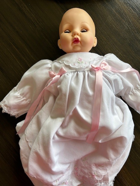 EUC Madame Alexander Victoria 14" Doll Never played with or 