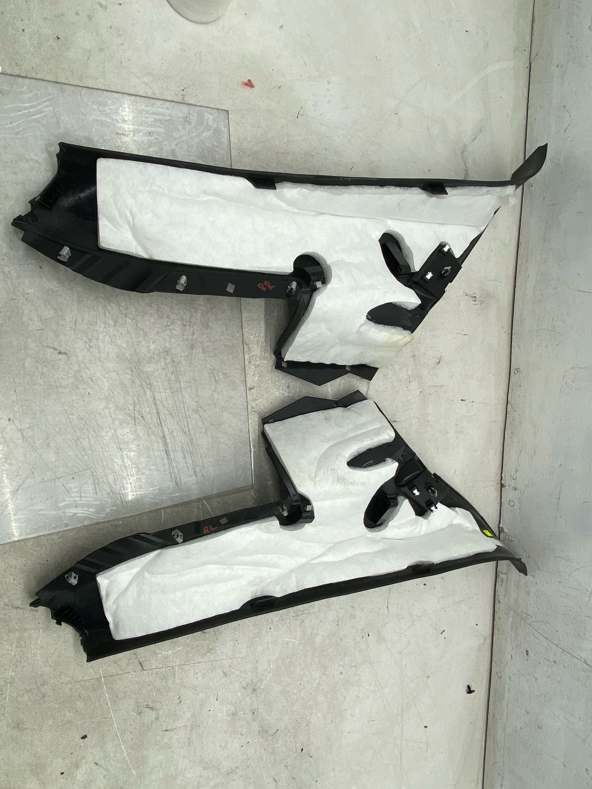 Bentley Bentayga 2015-2020 Rear Right Lower Pillar cover moldings 2 pcs