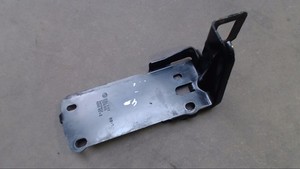 Halter Halterung Kühler Wasserkühler R 7117812 BMW 330xd DPF Touring Bj 2008 E90