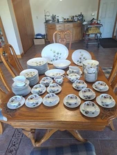 Wentworth Vtg Fine China Victoria Pattern 97 Piece 7-Piece Place Setting For 12