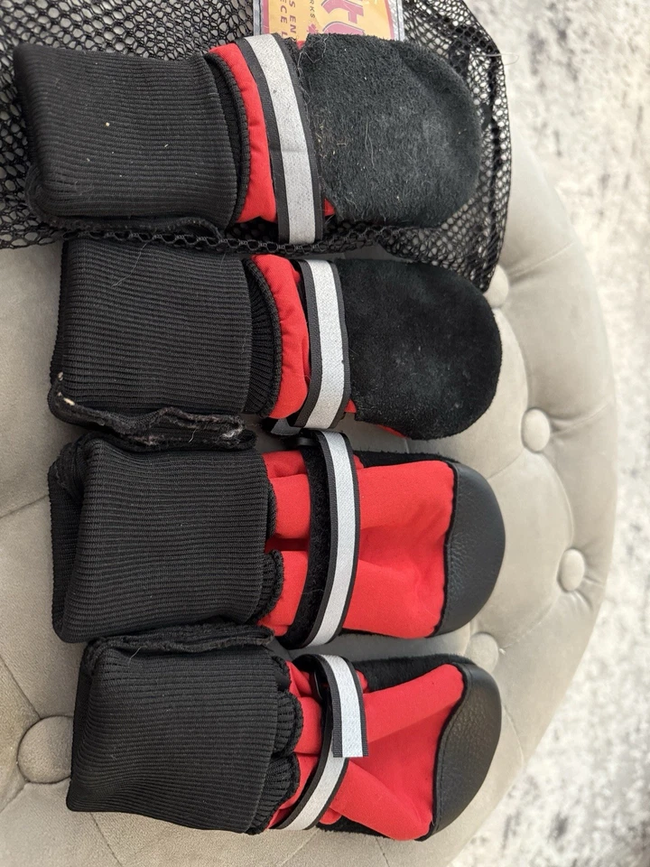 Botas Muttluks Forradas de Vellón para Perro Rojo Negro Cuero Talla Grande en Paquete Foto 3 de 4