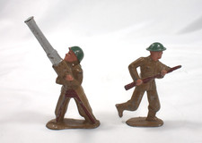 Vintage 1930  s Barclay Manoil Soldiers - Infantryman, Gunner collectable toys