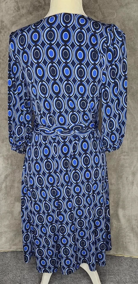 Bisou Bisou VNeck 及膝裹身连衣裙蓝色圆形织物印花 3/4 Slv 尺寸 8 — 第 3/4 张图片