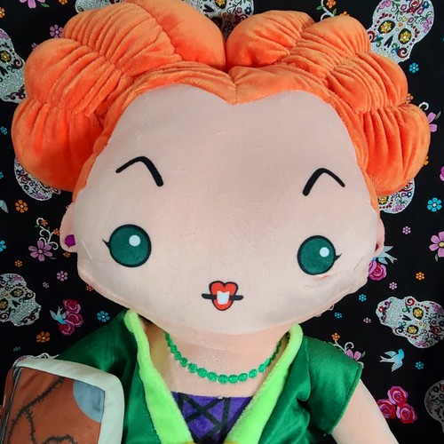 Disney WINIFRED Hocus Pocus 23" HALLOWEEN Standing Witch PLUSH Sanderson Sis - Picture 2 of 12