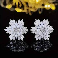 Fashion Shiny White Snowflake Earrings Exquisite Winter Jewelry Christmas Gift