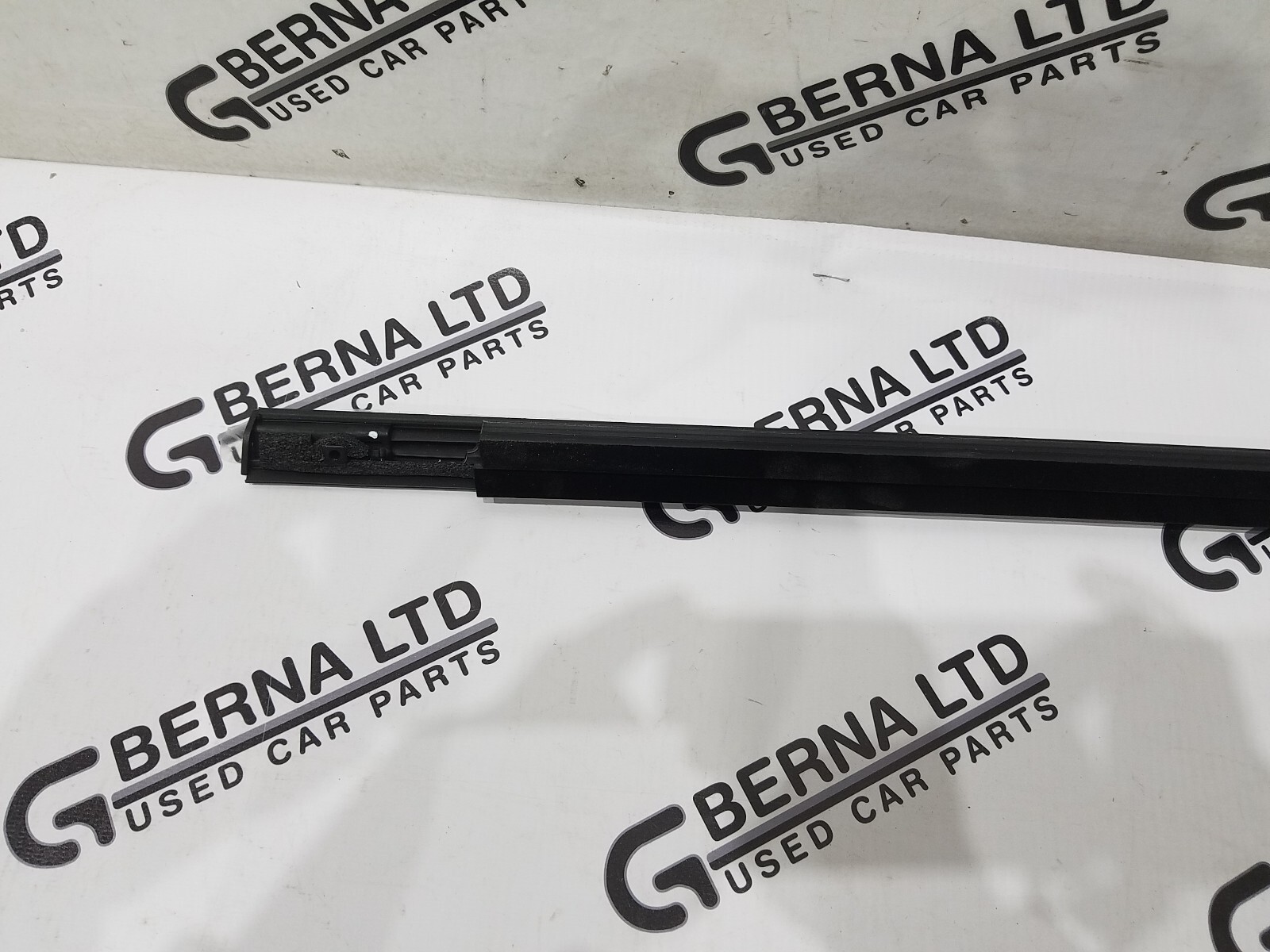 GENUINE MG ZS 2017-2022 FRONT PASSENGER DOOR WEATHERSTRIP MOLDING 