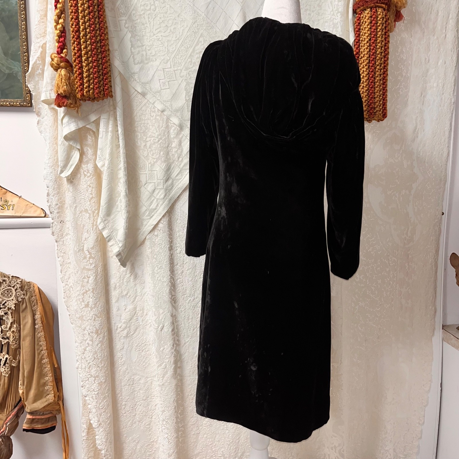 Antique 1930s Silk Velvet Evening Coat w/ Draped … - image 2
