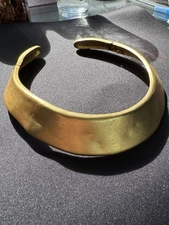 RARE Signed LES BERNARD Egyptian Revival Hammered Collar Gold Tone Necklace VTG