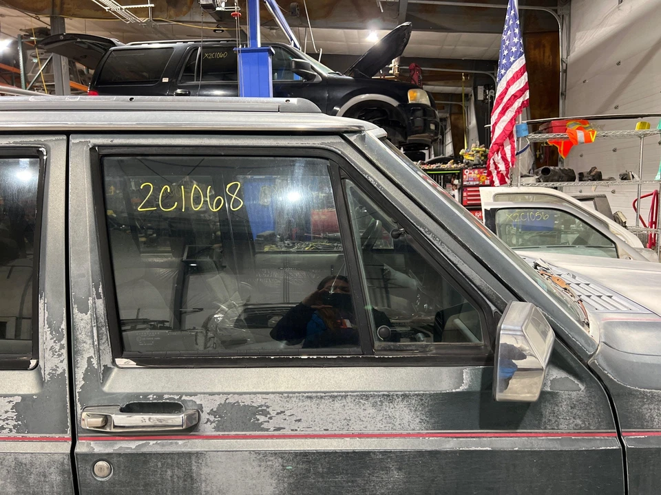 *DMG 1984 - 1993 Jeep Cherokee Passenger RH Right Green Front Power Door Shell - Imagem 2 de 4