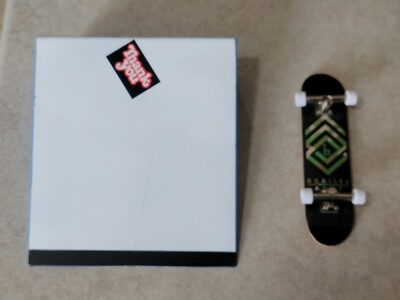 BRAILLE SKATEBOARDING RAMP AND MINI COLLECTIBLE BOARDS SERIES 1 ...