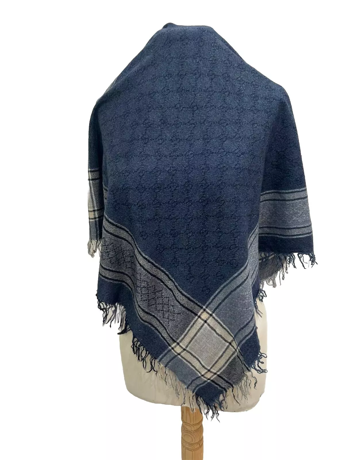 S8#Foulard carré Gucci monogramme en soie bleu 33 pouces fabriqué en italie a des trous