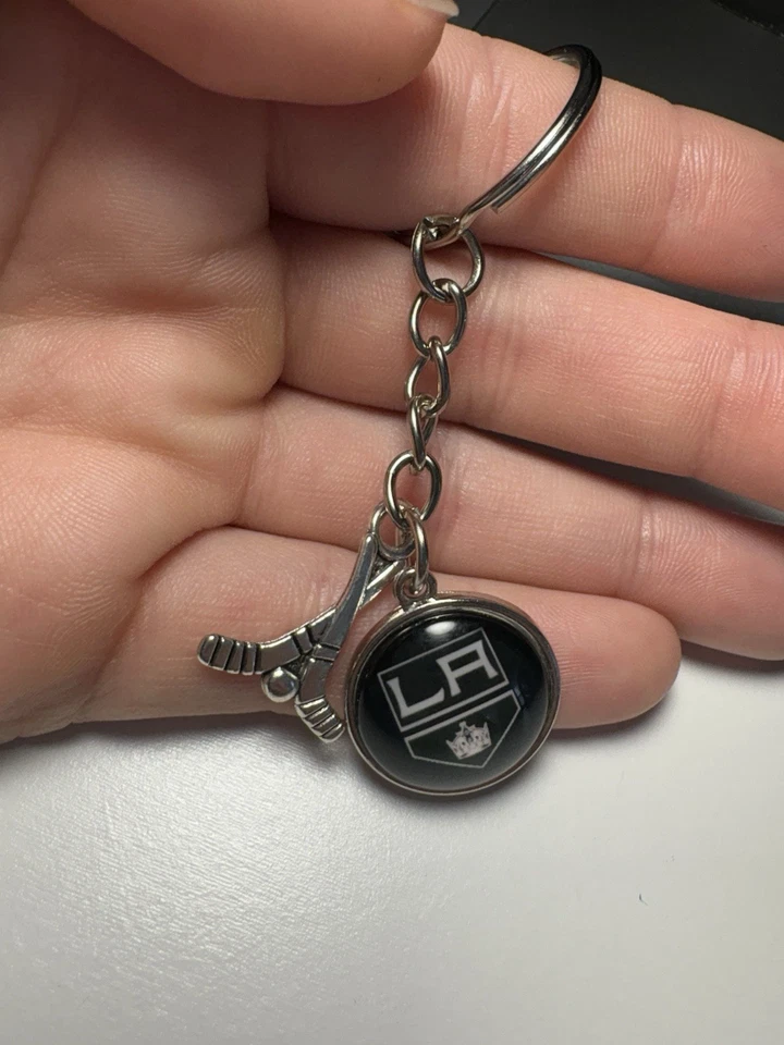 Nuevos llaveros hechos a mano con todos los equipos de la NHL con/sin palos de hockey Foto 2 de 3