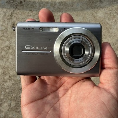 Vintage Casio Exilim EX-Z75 Camera - 7.2MP, 3x Opt Zoom Untested No Power Supply