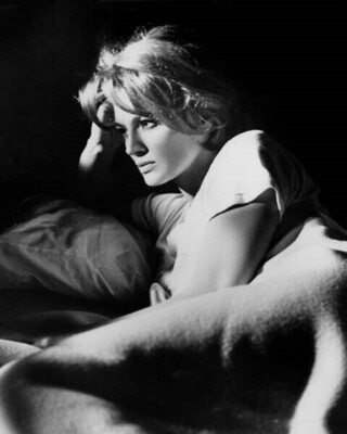 Angie Dickinson lies in bed in scene from 1968 Point Blank 24x36 Poster