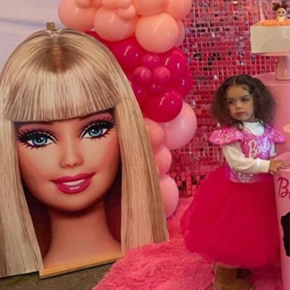 barbie-head-prop-doll-party-cutout-barbie-birthday-party-decorations