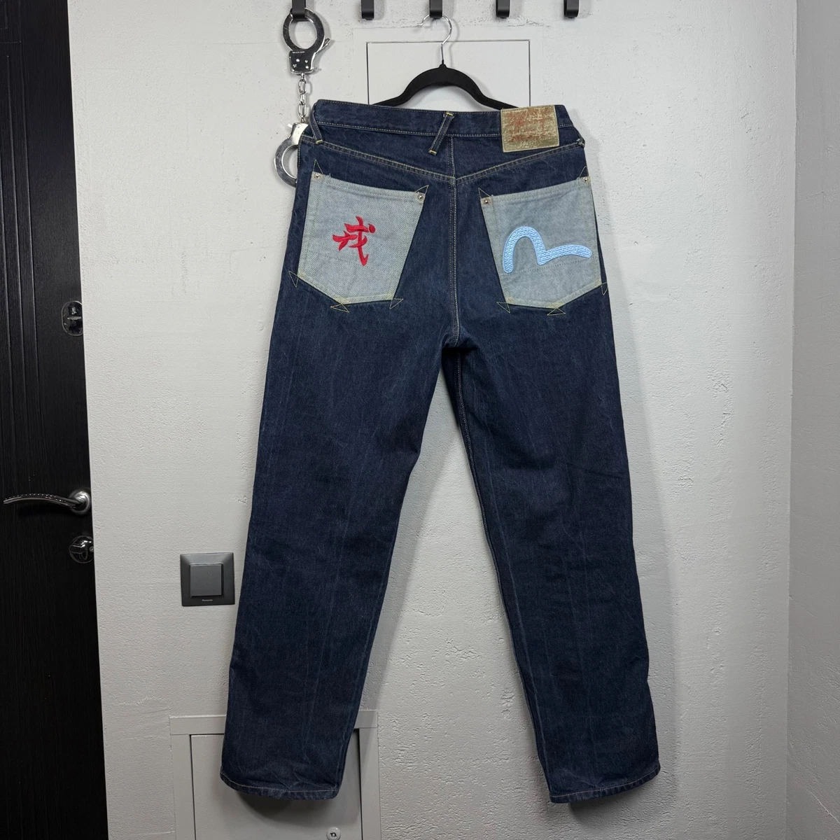 Preços baixos em EVISU Tamanho M Jeans Tamanho Regular para Homens