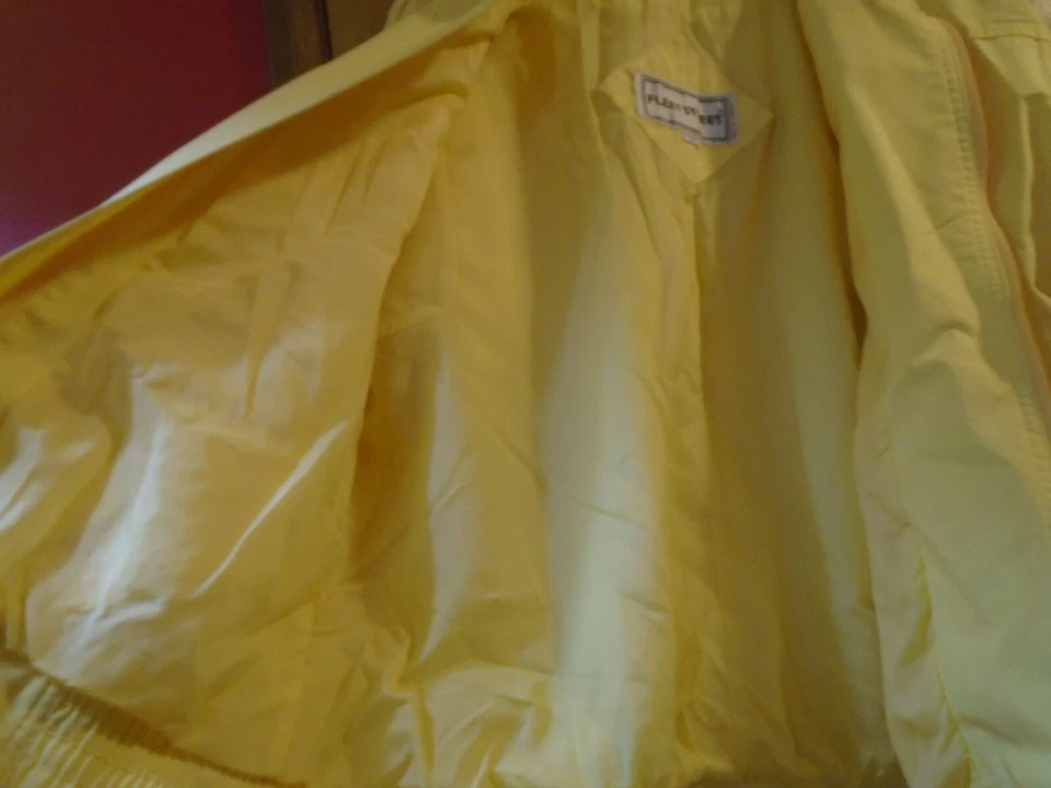 Fleet Street Full Zip Yellow Jacket Windbreaker Womens Size 10 - Image 2 of 4