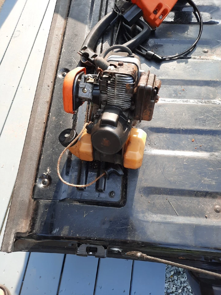 Vintage Black & Decker 32255 String Weed Trimmer Powerhead Parts Unit - Image 3 of 4