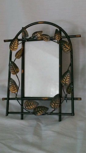 Set of 2 different sized green metal easel back picture frames with gold leaves - Picture 4 of 11