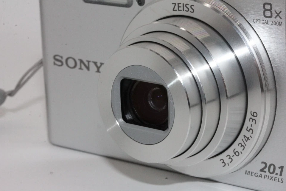 Sony DSC-W830 Cyber-Shot 20.1MP 8x zoom Digital Camera Silver - Image 2 of 4