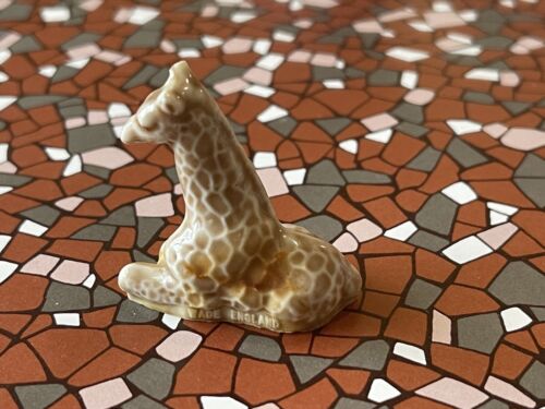 Wade England Miniature Porcelain Figurine Whimsies "Giraffe" - Picture 3 of 7