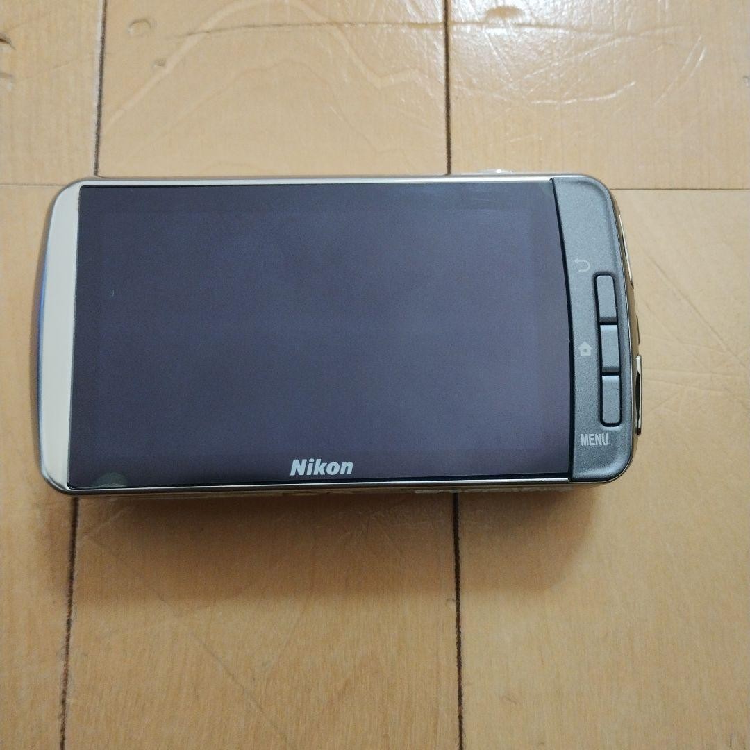 Nikon COOLPIX S800C White Compact Digital Camera 10x Zoom Wi-Fi