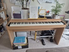 Roland F-30e Digital Piano with Maple Effect and Pedal Excellent Condition