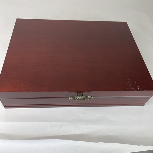 Cambridge ALYSSA GOLD 56 pc stainless Flatware and chest - Picture 9 of 9