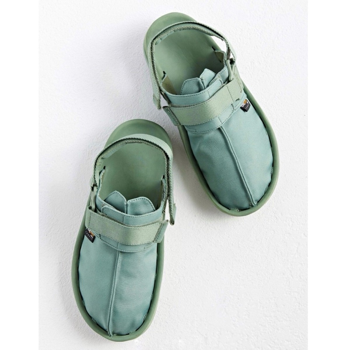Urban Outfitters x Reebok Beatnik Sharktooth Clog Sandals Sz  display picture 1