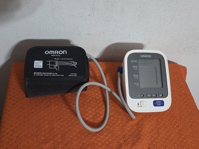 Omron Blood Pressure Monitor BP761N & Upper Cuff HEM-FL31 Battery Operation