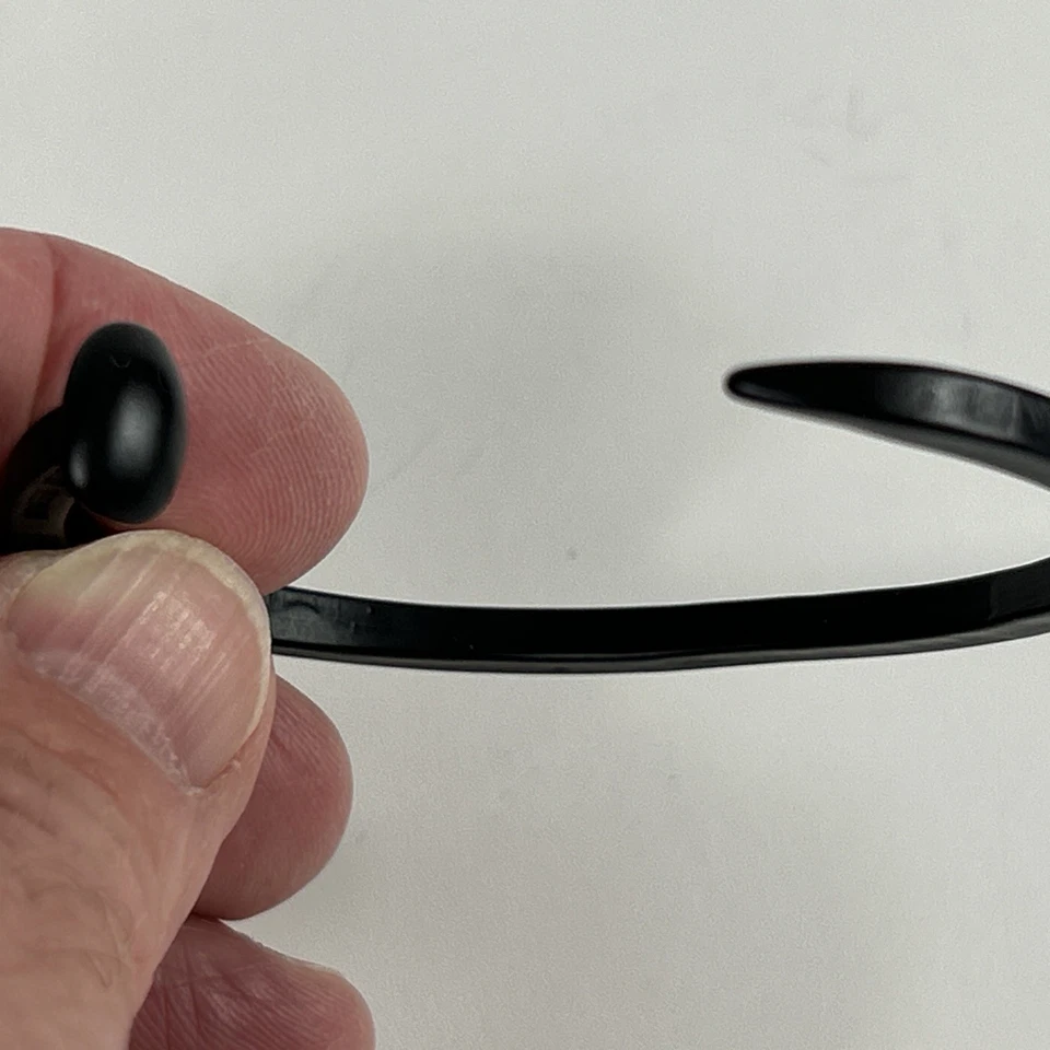 Pulsera Giles & Brother "Skinny Railroad Spike Cuff" de latón óxido negro Foto 4 de 4