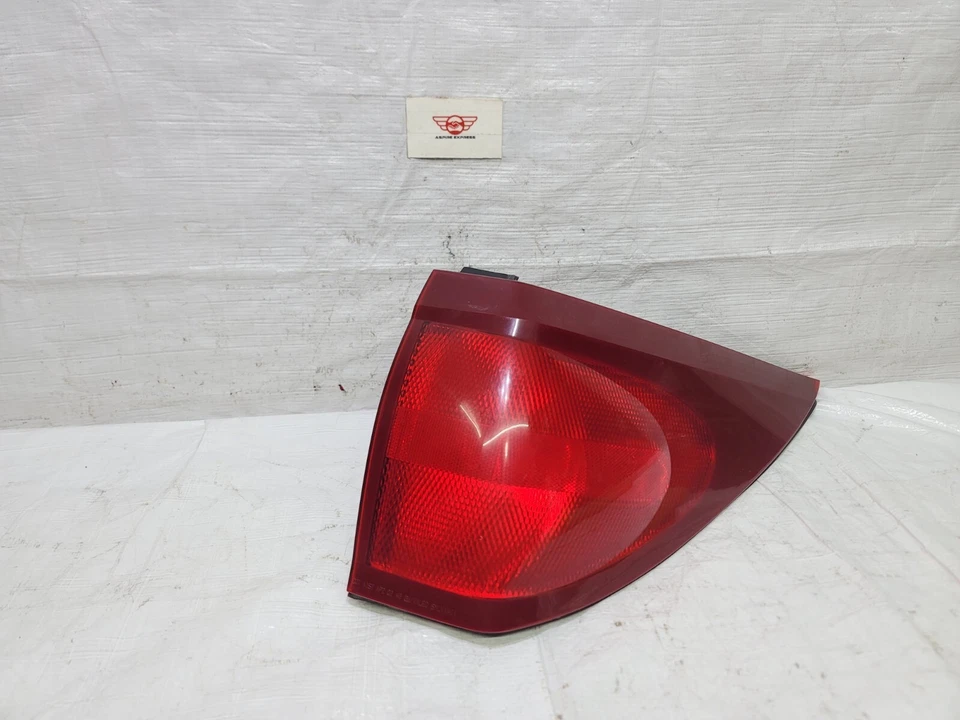 Задний фонарь в сборе для правостороннего пассажира 2004-2007 Buick Rendezvous от оригинального производителя 15281032 - Изображение 2 из 4