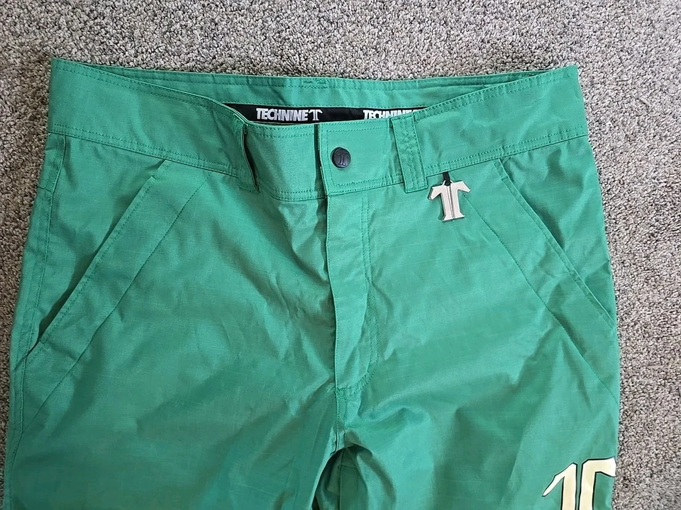 Technine Chino Shell Snowboard Pants Green Mens Size Large - Image 2 of 4