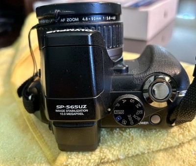 Olympus SP-565UZ Bridge Camera 10MP 20x Optical Zoom Image Stabilization Black