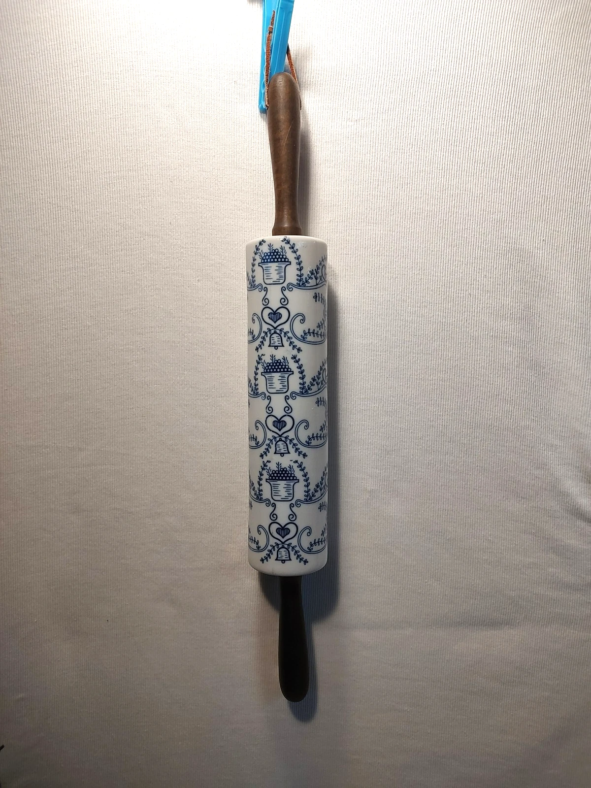 Vintage Delft Blue White Porcelain Rolling Pin Wood Handles Heart Berries Bells
Opens in a new windo