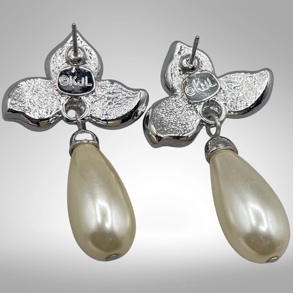 Conjunto de brincos e pingentes perfurados pendurados de strass pérola falsa KJL assinado vintage década de 1980 - Imagem 3 de 4