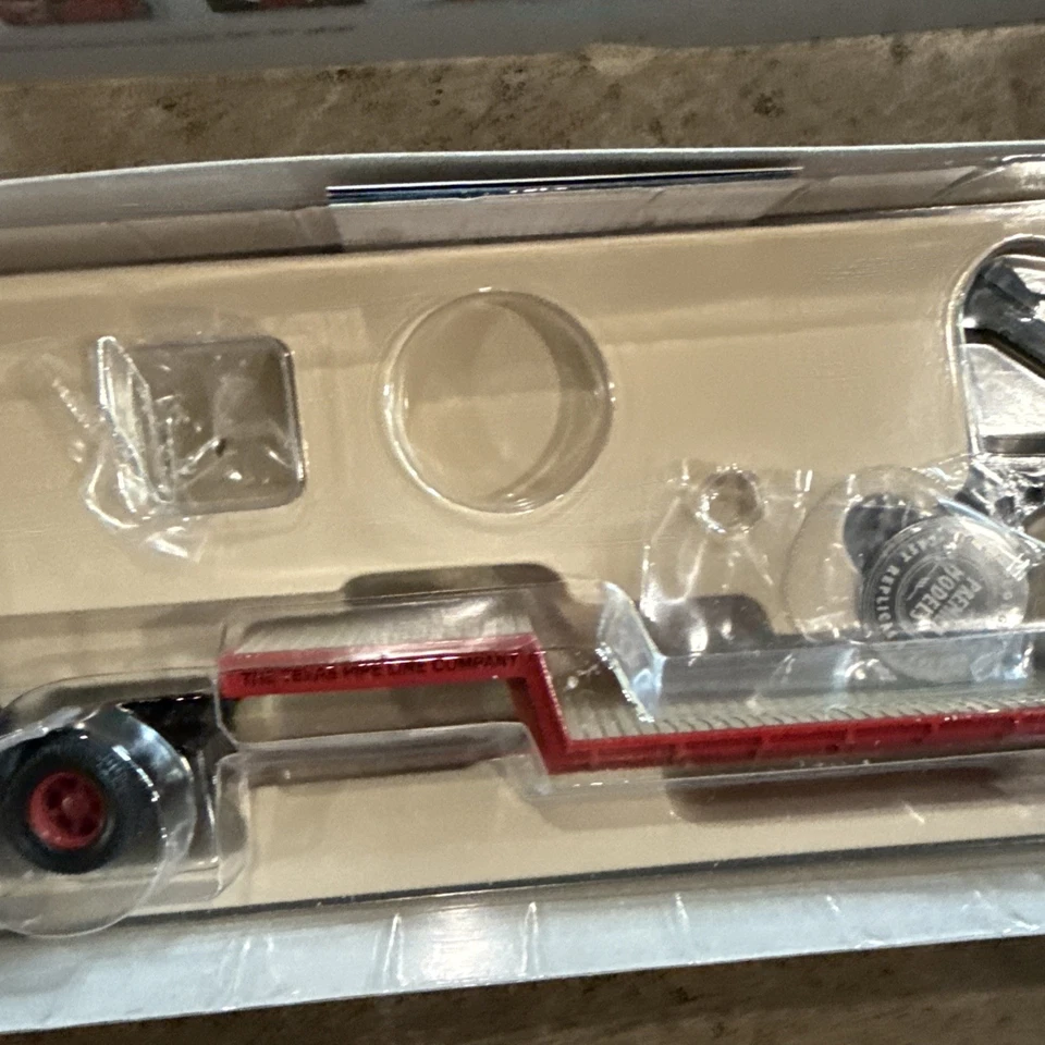 Corgi Great Britain Texaco Mack B Series Lowboy Truck & Luffing Shovel - Image 4 of 4