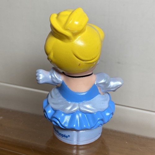 Figura Princesa Cenicienta Azul Fisher-Price Little People 2014 en muy buen estado - Imagen 3 de 5