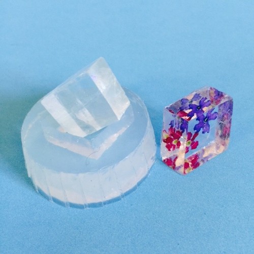 CLEAR SILICONE MOLD, (MP001). RHOMBUS CRYSTAL PENDANT   - Picture 5 of 5