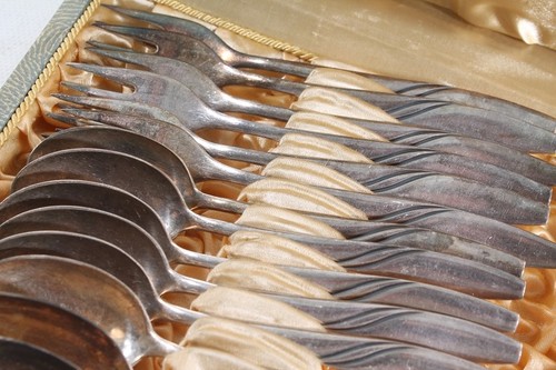 Age GDR Cutlery Box 30 Pieces Nice Design Silverware Old Vintage - Picture 3 of 10